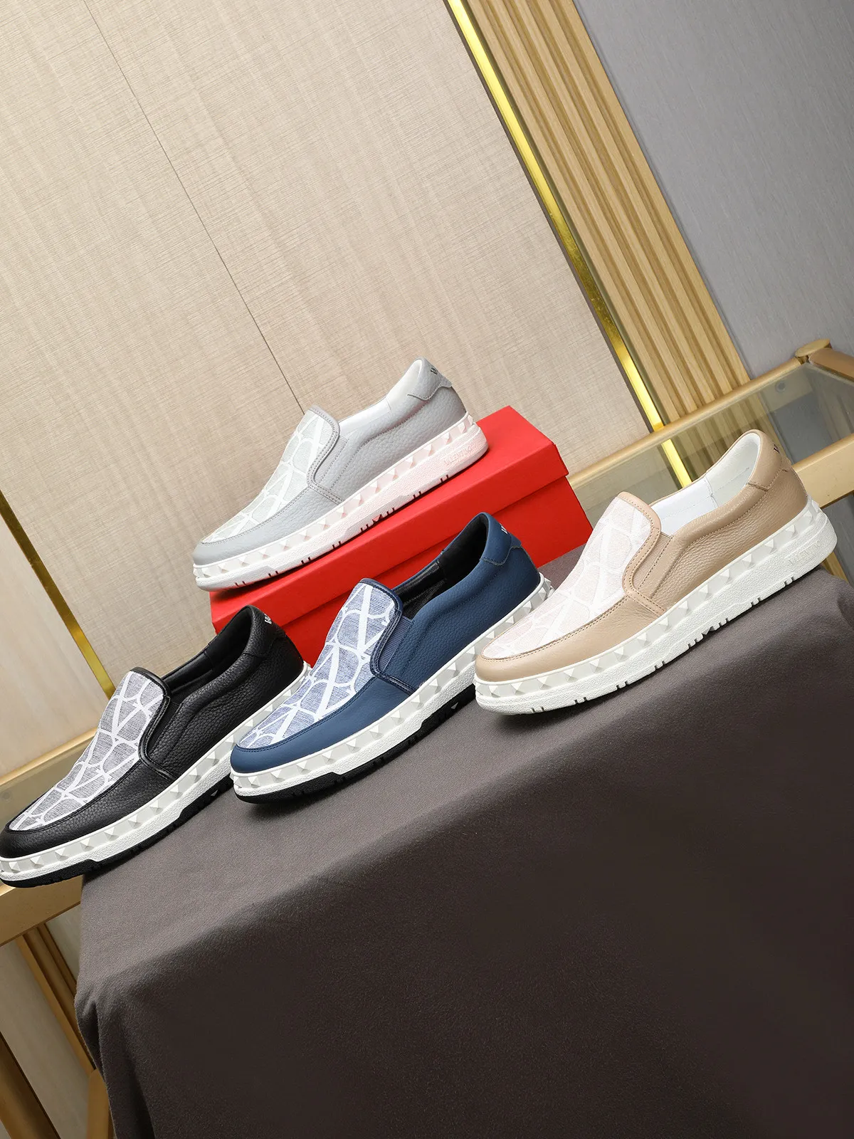 Men's shoes 💰440 Valentino "VALENTINO" hot sale ❤️ Counters ship at the same time 1:1 👏 Imported cowhide + waterproof fabric + leather lining 🐂 Casual fashion shoes Exquisite workmanship Original original outsole 38-44 (45 customized, non-refundable)